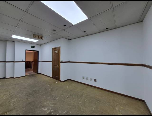 549M² OFFICE TO LET IN SUNNINGHILL